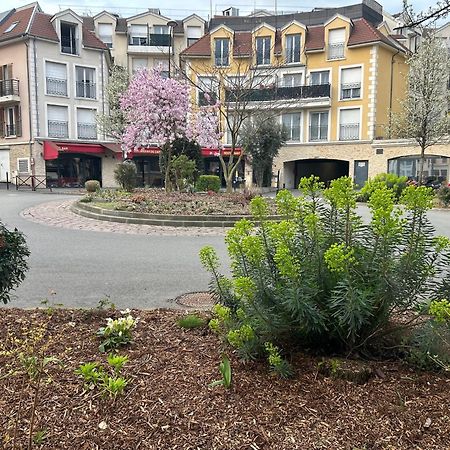 Studio Spacieux 4 Personnes Avec Terrasse Privee & Bureau - Gare A 4Min, Paris En 30Min Villiers-sur-Marne Exteriér fotografie