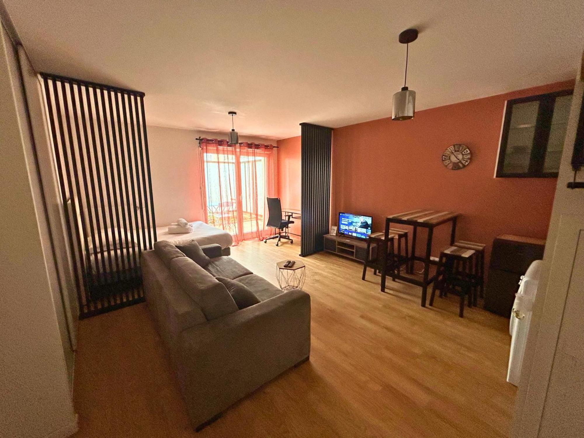Studio Spacieux 4 Personnes Avec Terrasse Privee & Bureau - Gare A 4Min, Paris En 30Min Villiers-sur-Marne Exteriér fotografie