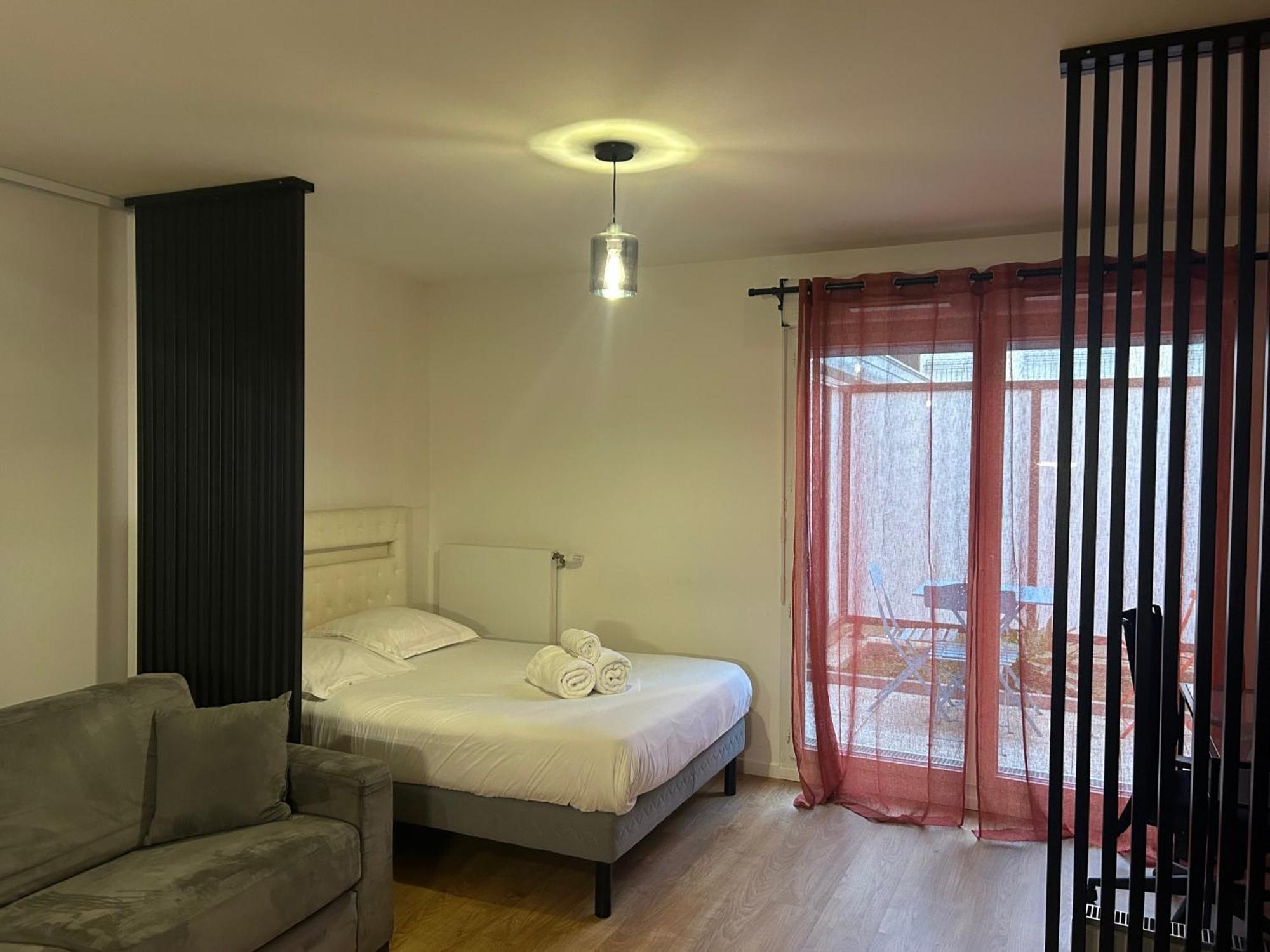 Studio Spacieux 4 Personnes Avec Terrasse Privee & Bureau - Gare A 4Min, Paris En 30Min Villiers-sur-Marne Exteriér fotografie